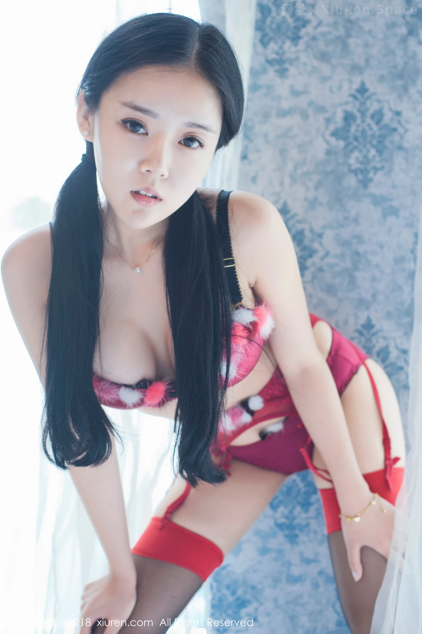图片[5]-[XiuRen秀人网]VOL.932 巨乳嫩模红气球红色连体内衣+日系开胸死库水爆乳诱惑写真49P-秀人网官方网站